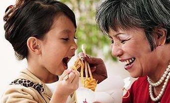 幼儿教育:宝宝学用筷子从几岁开始?-中大网校
